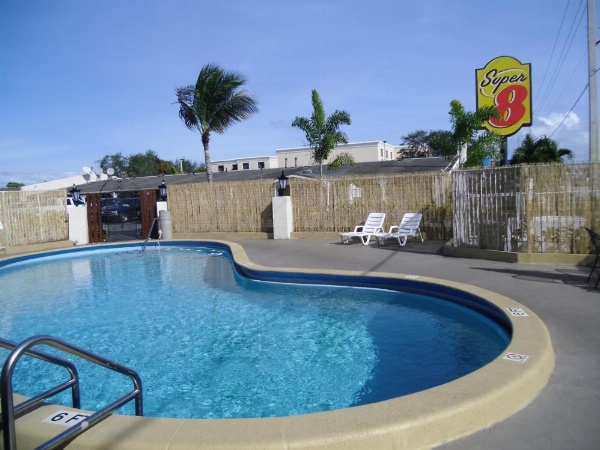 Super 8 by Wyndham Lantana West Palm Beach image 16