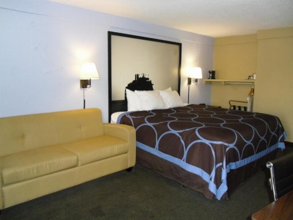 Super 8 by Wyndham Lantana West Palm Beach image 30